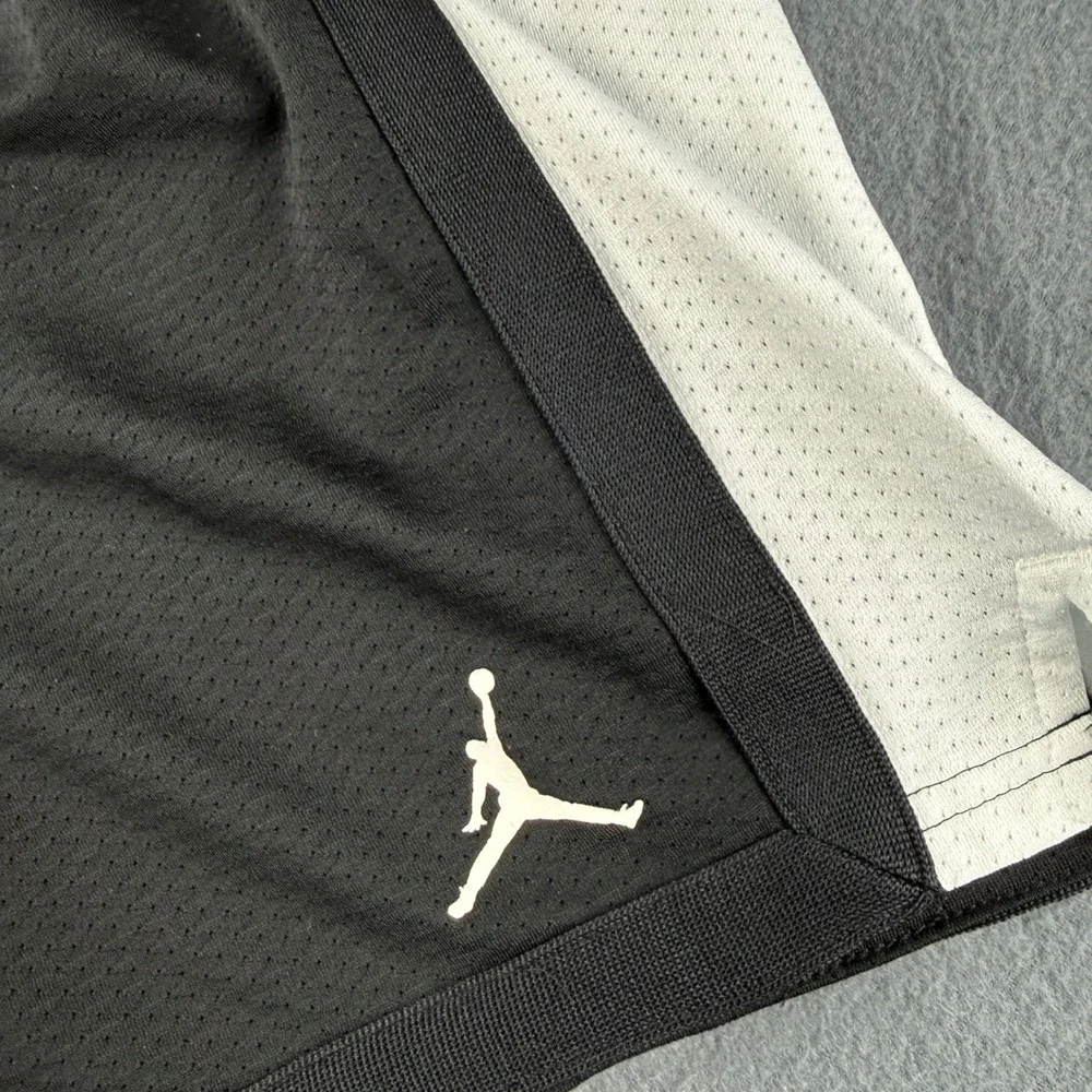 Jordan Shorts Men's XL Black White Dri-Fit Mesh Basketball Athletic Gym Jumpman
